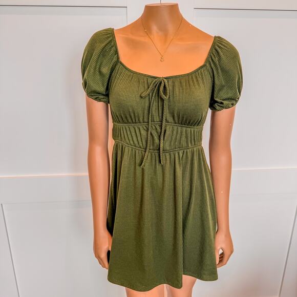 NWT-Francesca’s Melanie Short Sleeve Mini Baby Doll Dress, Dark Green - Small - Picture 2 of 9